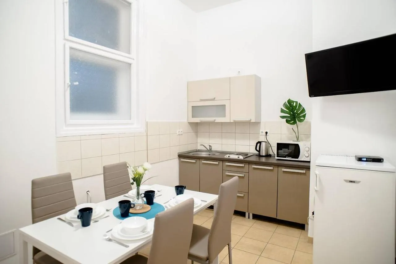 Cosy & Central A/C Apartment Budapeste