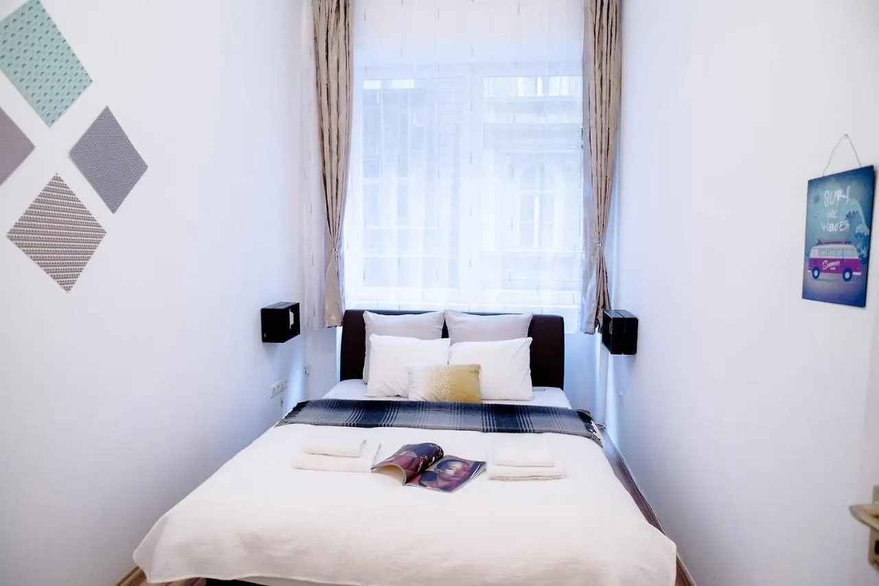 Cosy & Central A/C Apartment Budapest 0*,